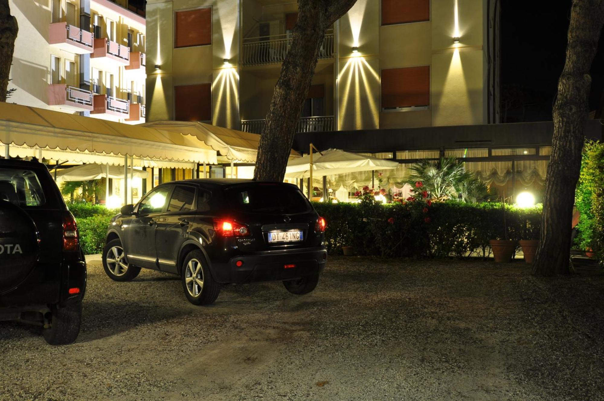 Hotel Pineta Mare ลิโด ดิ กามาโยเร ภายนอก รูปภาพ