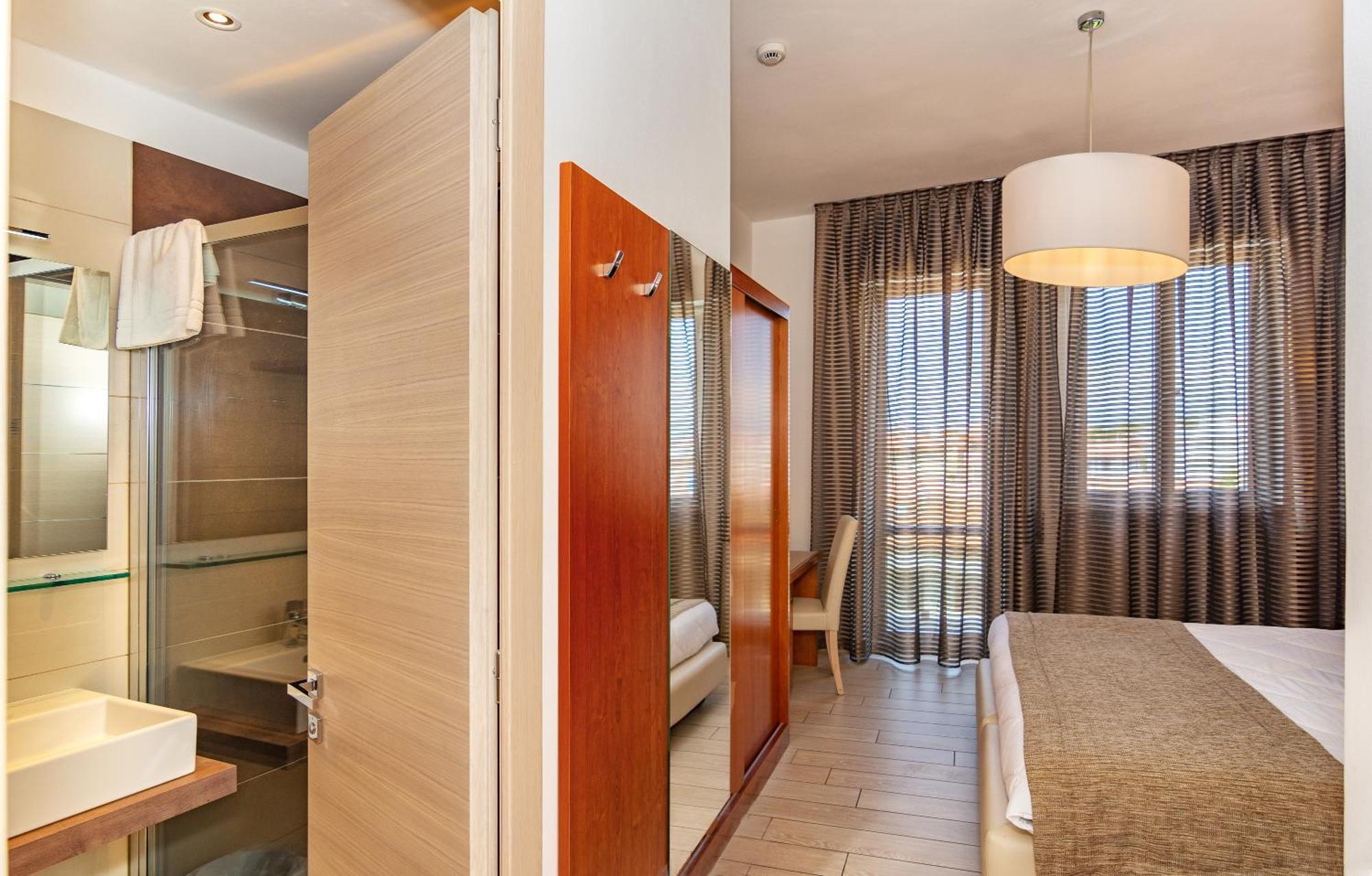 Hotel Pineta Mare ลิโด ดิ กามาโยเร ภายนอก รูปภาพ
