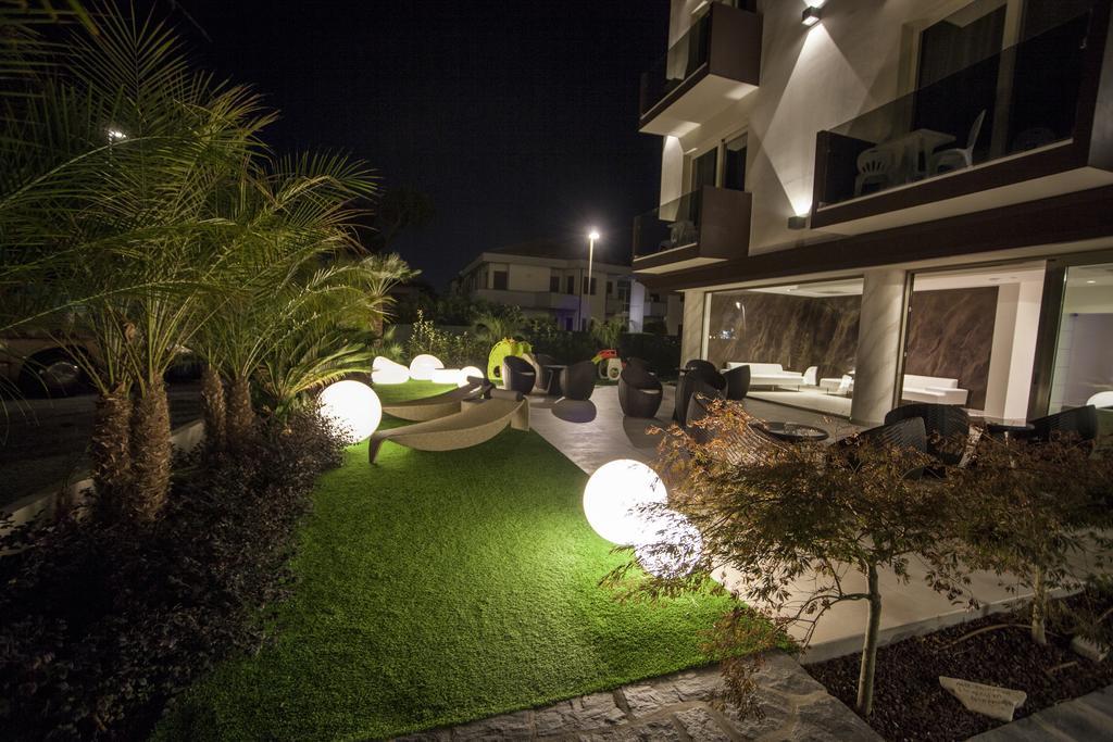 Hotel Pineta Mare ลิโด ดิ กามาโยเร ภายนอก รูปภาพ