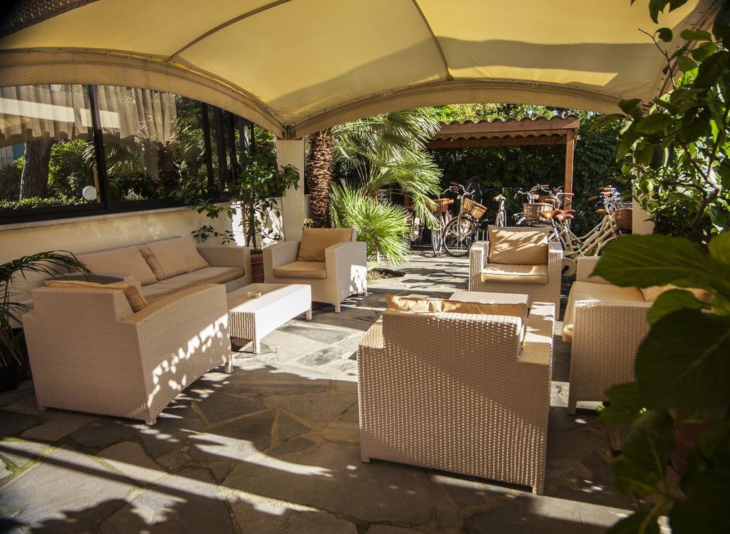 Hotel Pineta Mare ลิโด ดิ กามาโยเร ภายนอก รูปภาพ